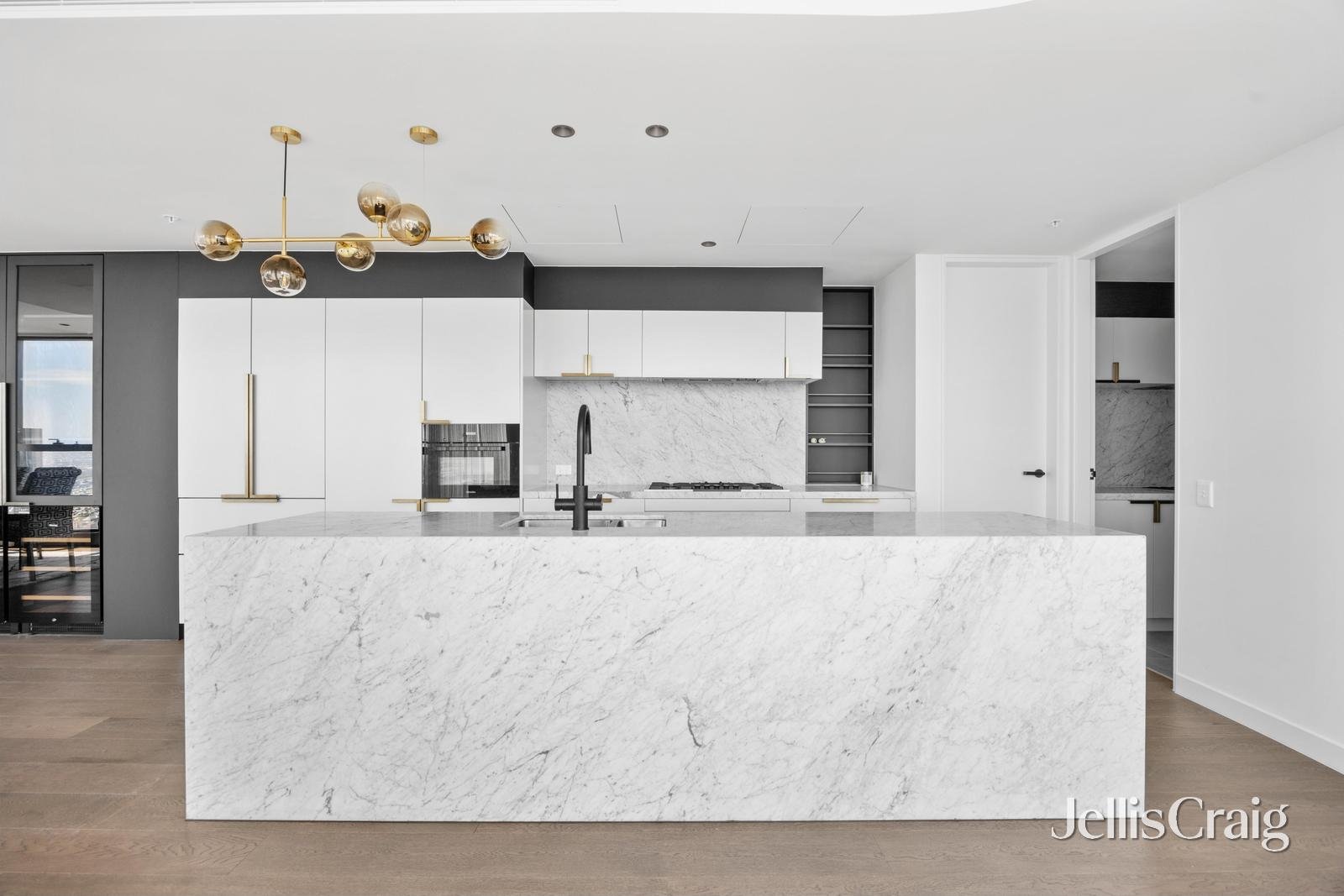 7701/370 Queen Street, Melbourne image 5