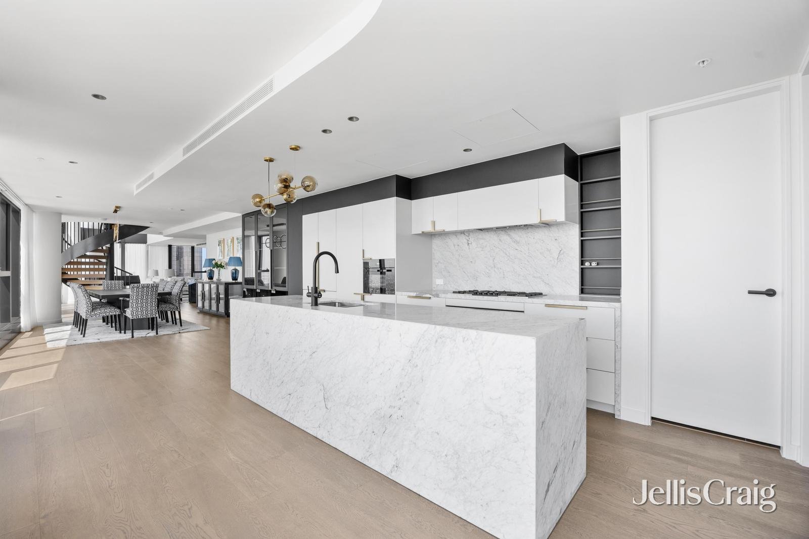 7701/370 Queen Street, Melbourne image 6