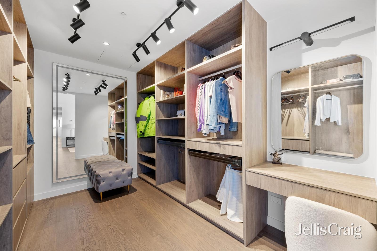 7701/370 Queen Street, Melbourne image 12