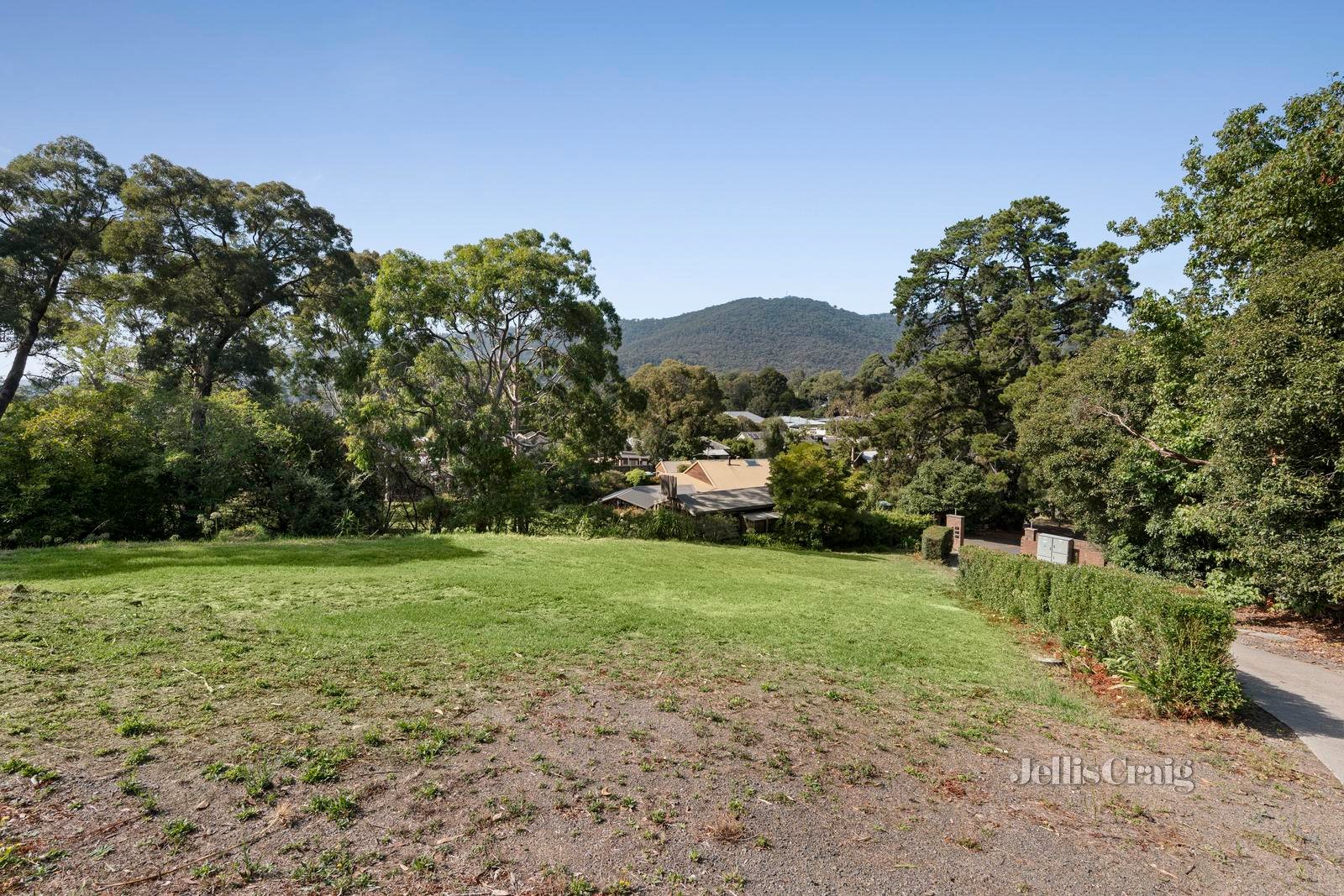 7/7/3 Claire Court, Montrose image 2