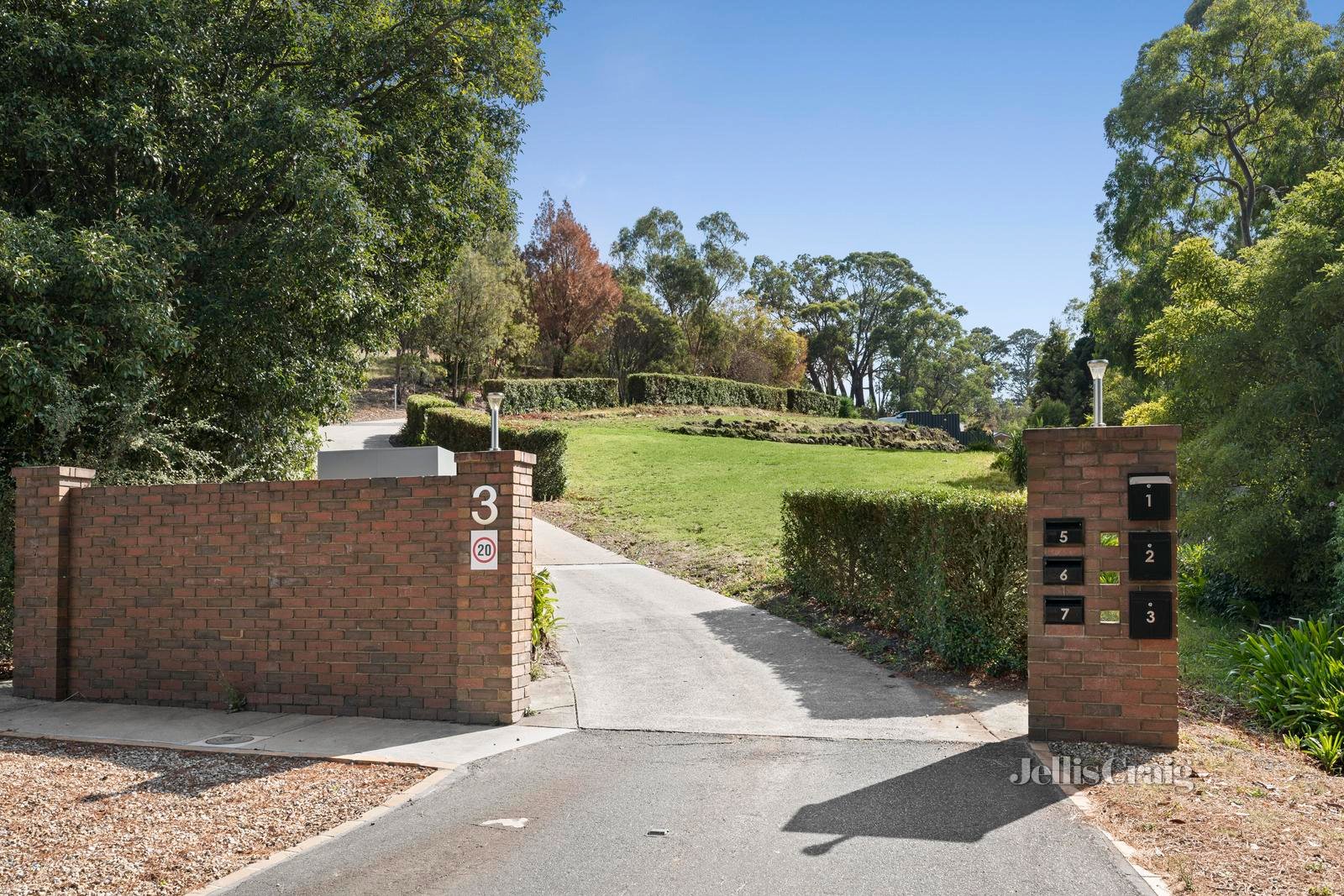 7/7/3 Claire Court, Montrose image 5