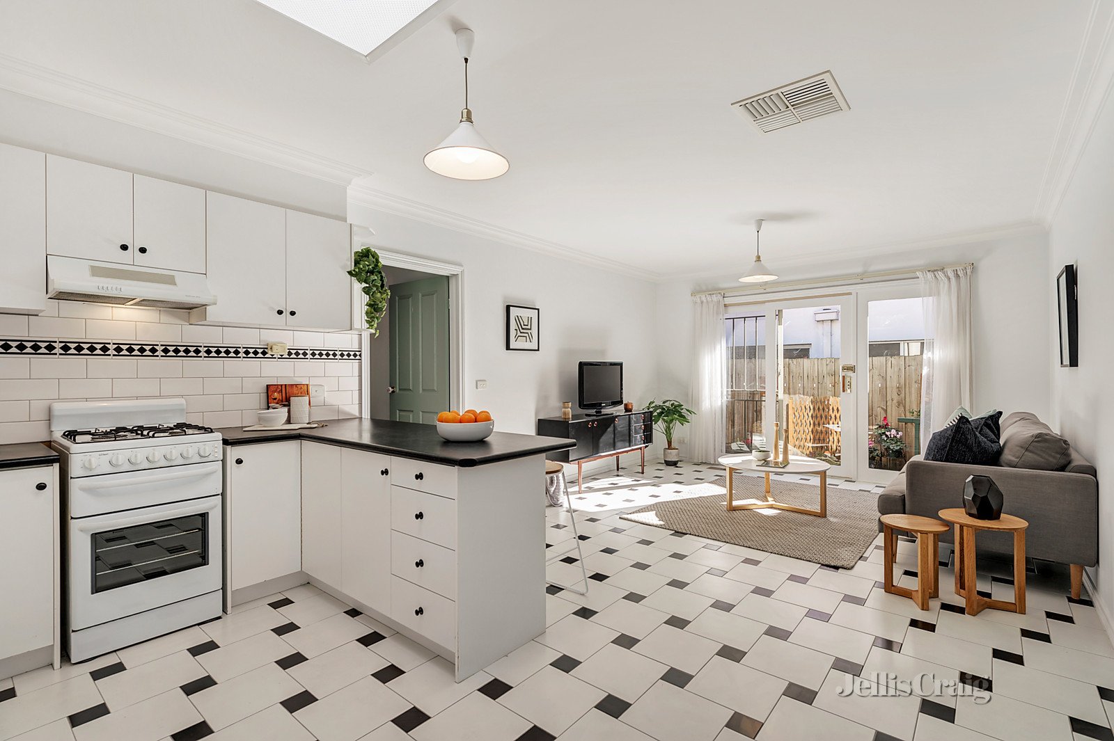 77A Fulham Road, Alphington image 2