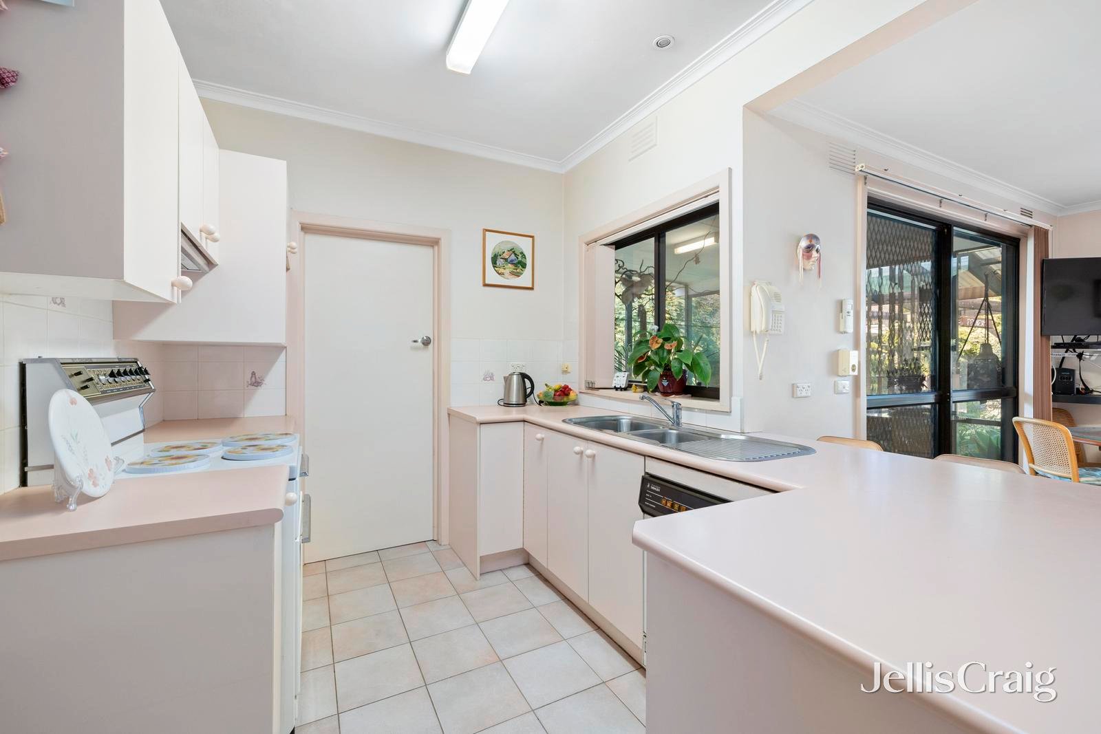 78 Beddoe Avenue, Bentleigh East image 5