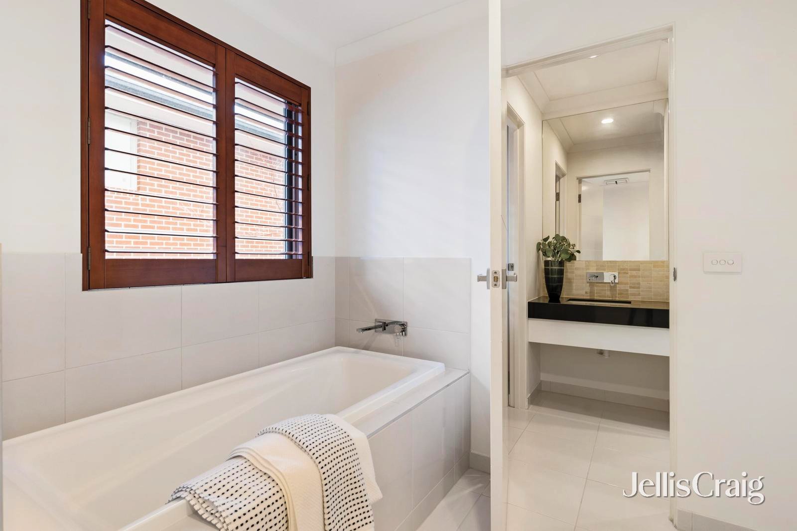 78 Evans Drive, Croydon image 11