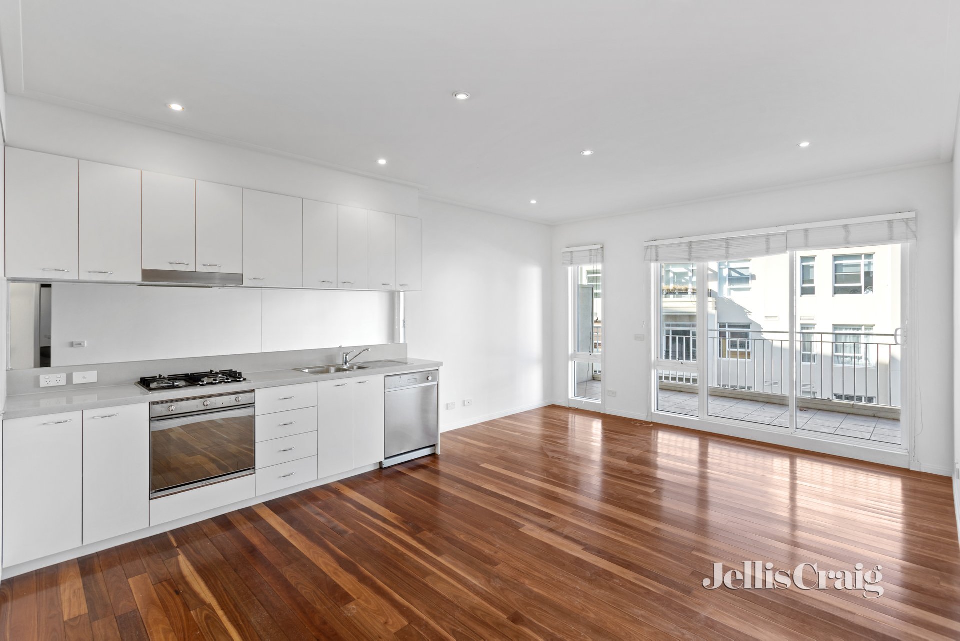 7/8 Graham Street, Port Melbourne image 1