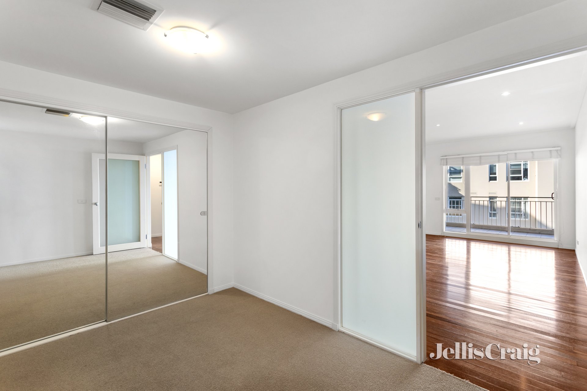 7/8 Graham Street, Port Melbourne image 2