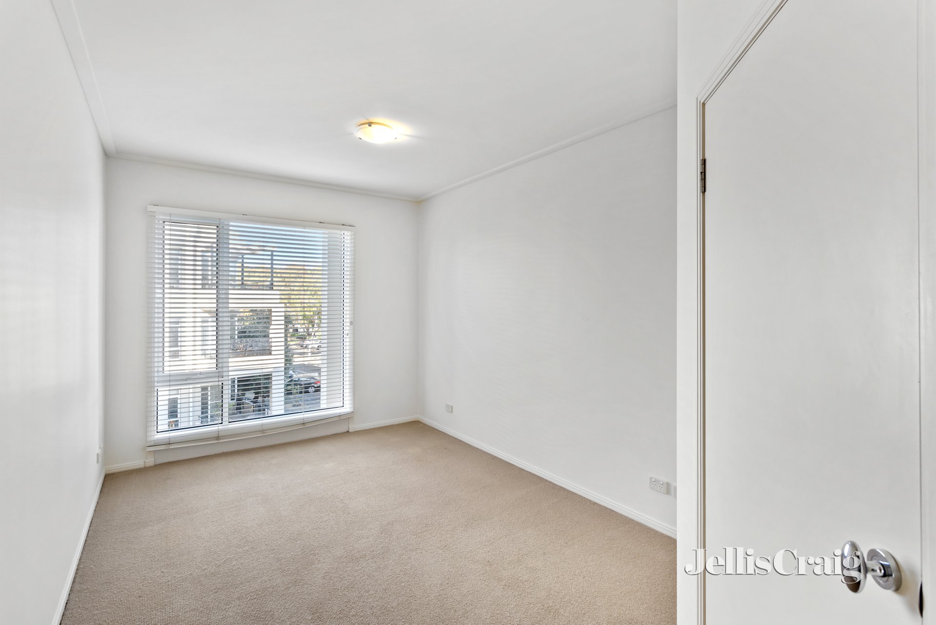 7/8 Graham Street, Port Melbourne image 3