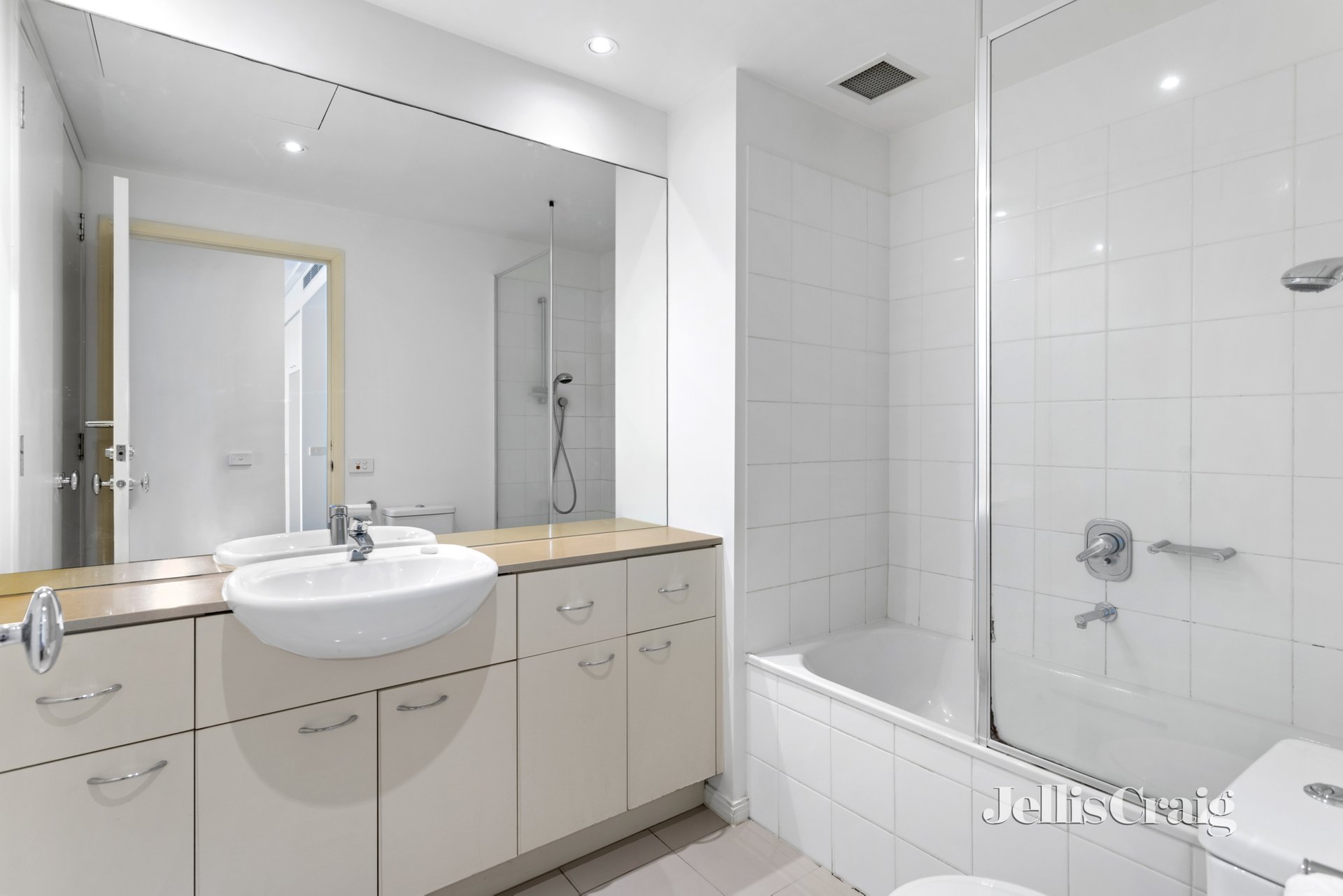 7/8 Graham Street, Port Melbourne image 4