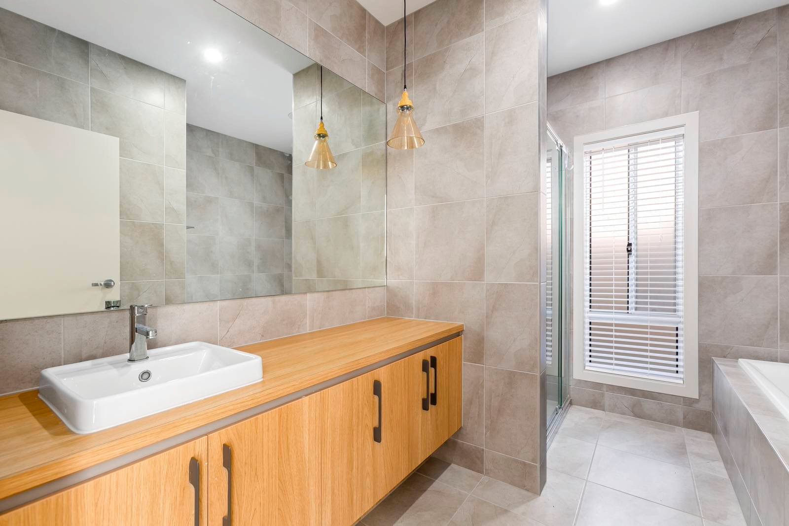 Property Gallery Thumbnail 11