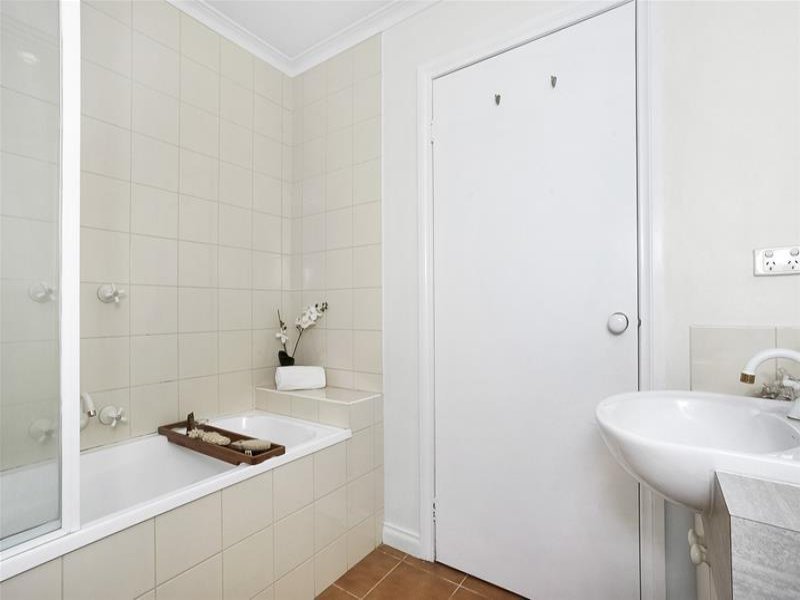 7/847 Burwood Road, Hawthorn East image 5