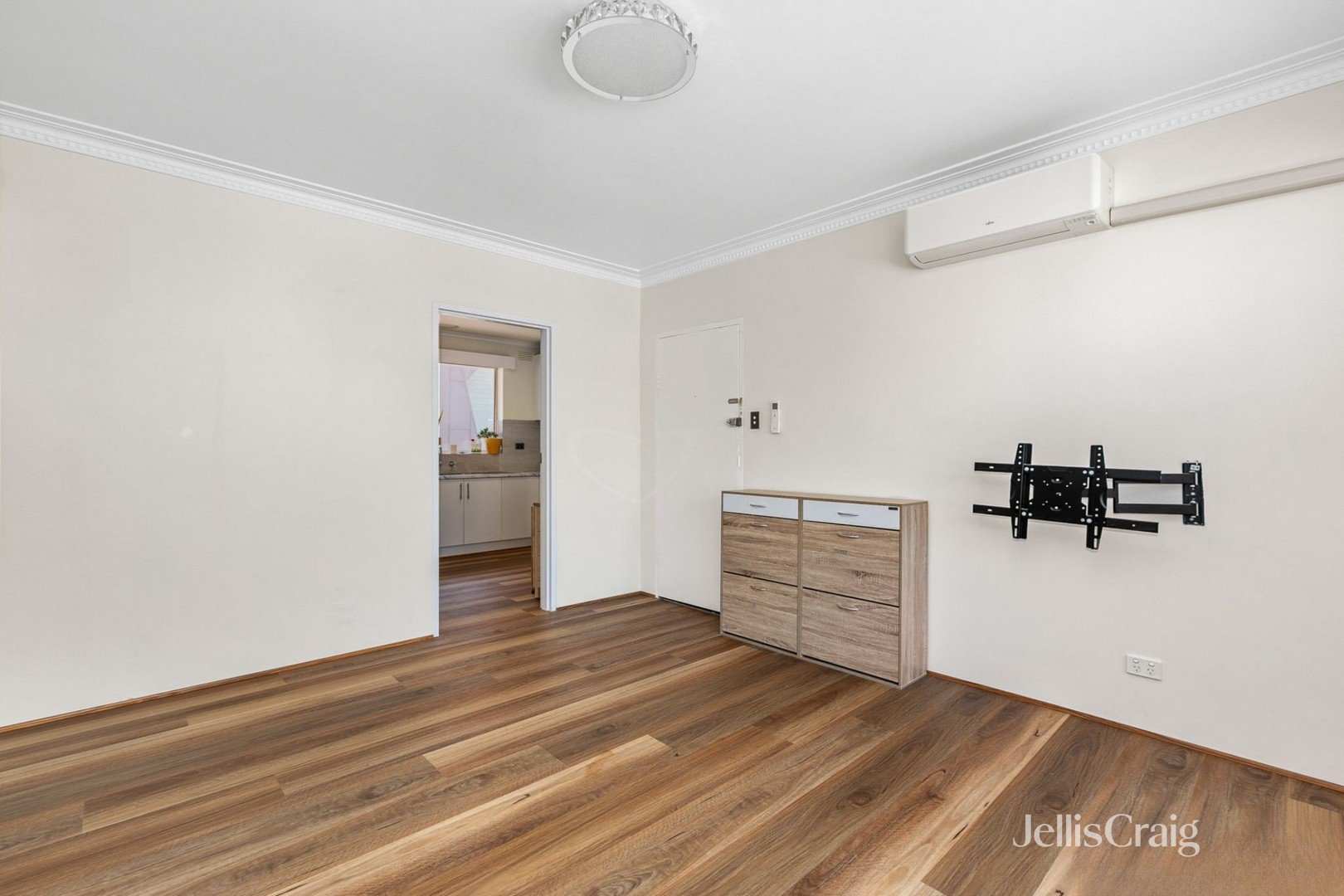 7/85-86 The Strand, Newport image 2