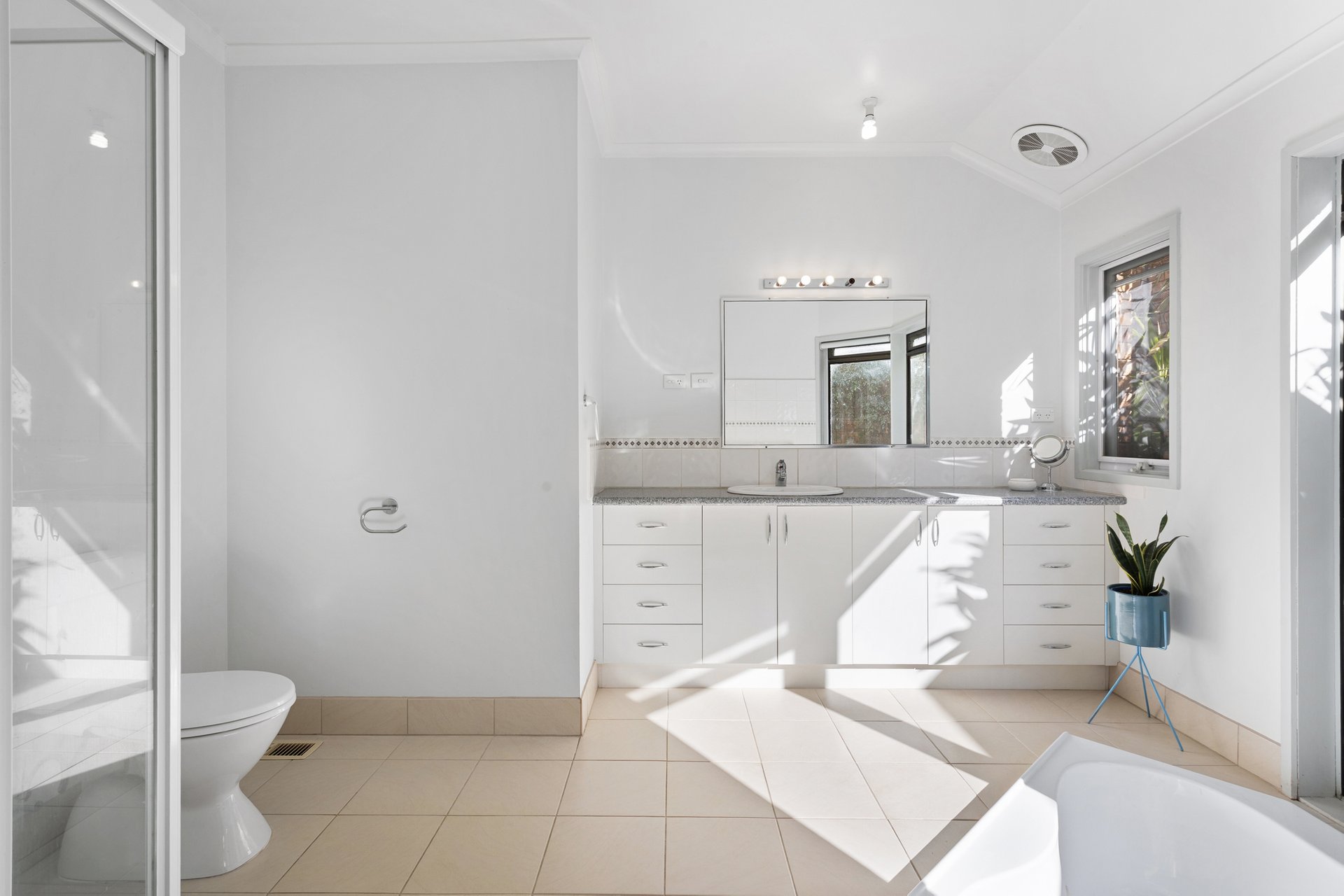 Property Gallery Thumbnail 8