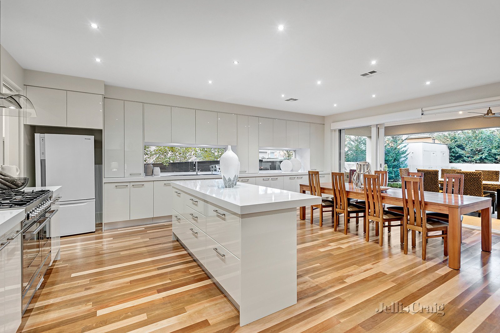 79 Cityview Road, Balwyn North image 3