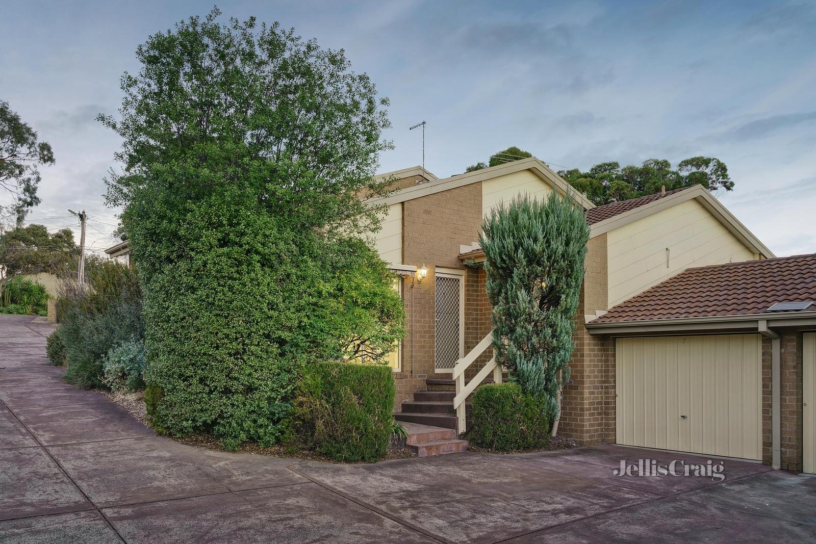 7/9 Davey Road, Montmorency image 1