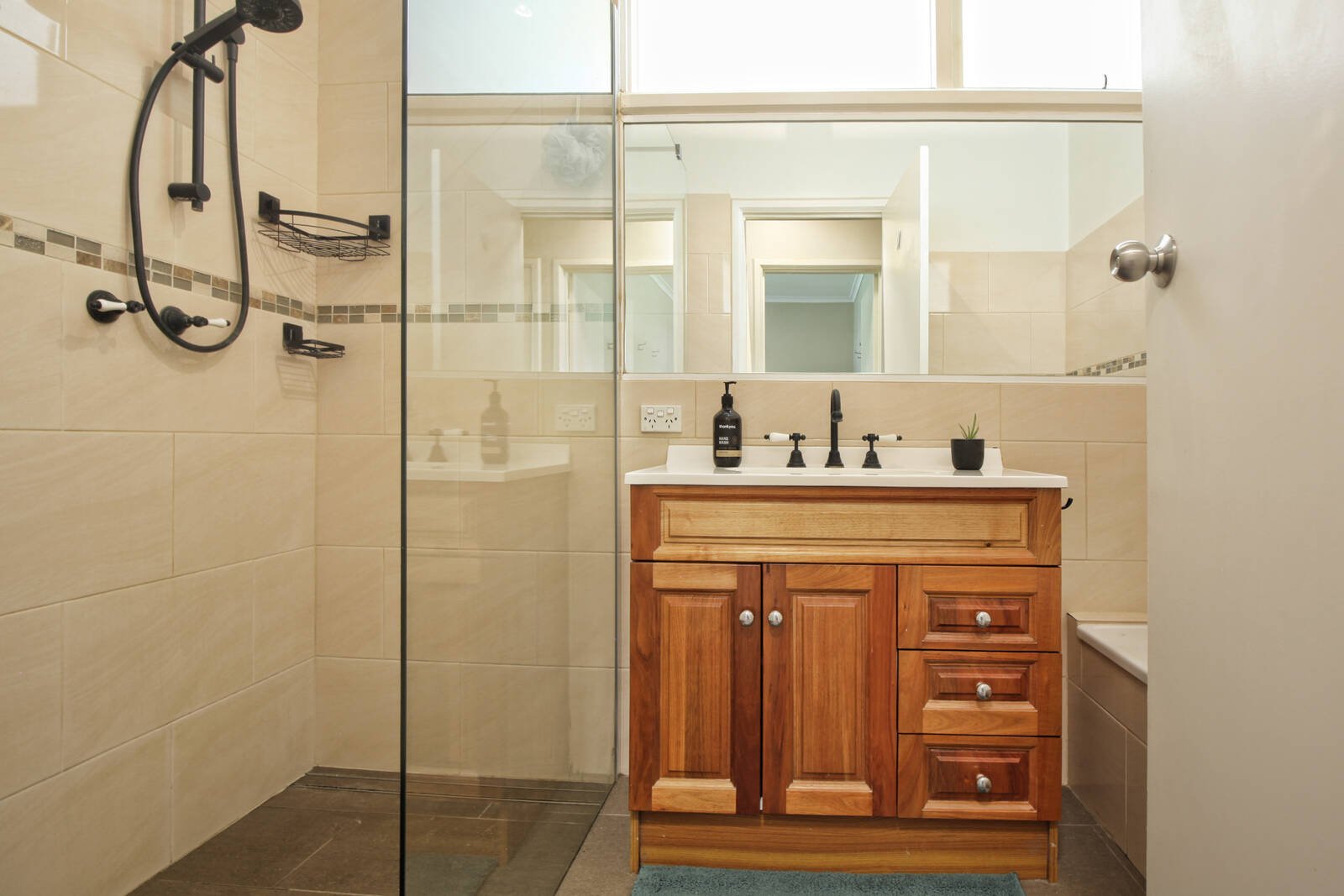 Property Gallery Thumbnail 13