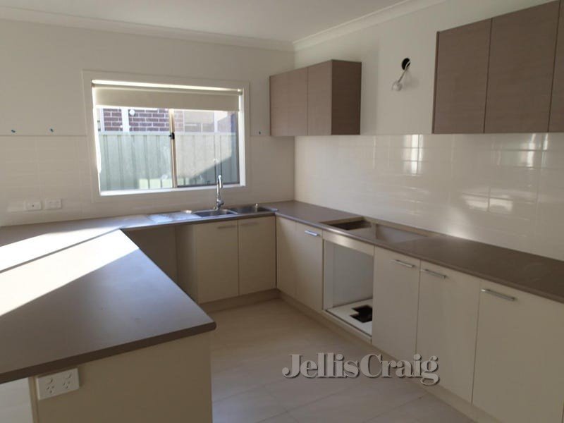 79 Manuka Grove, Wyndham Vale image 4