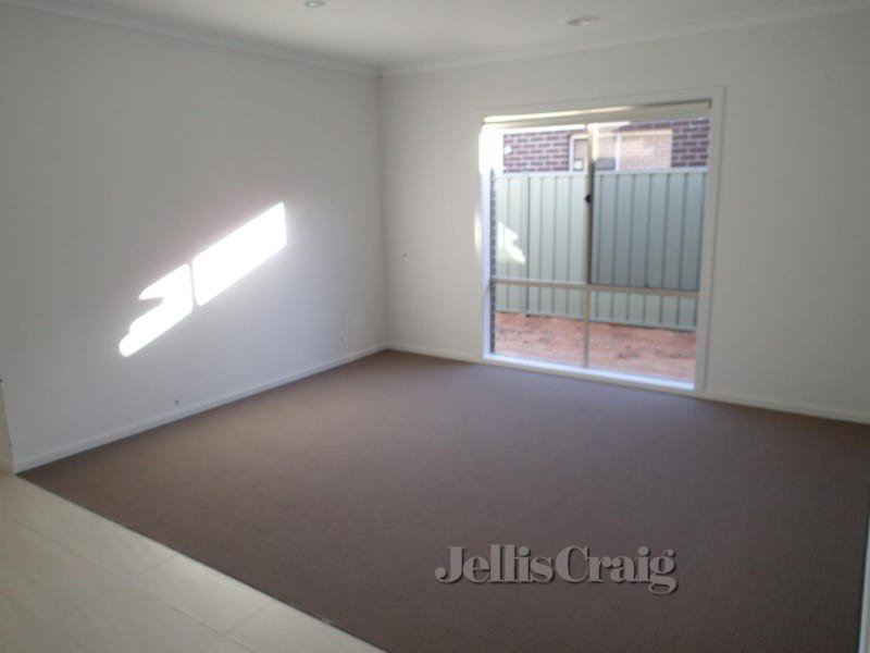 79 Manuka Grove, Wyndham Vale image 6