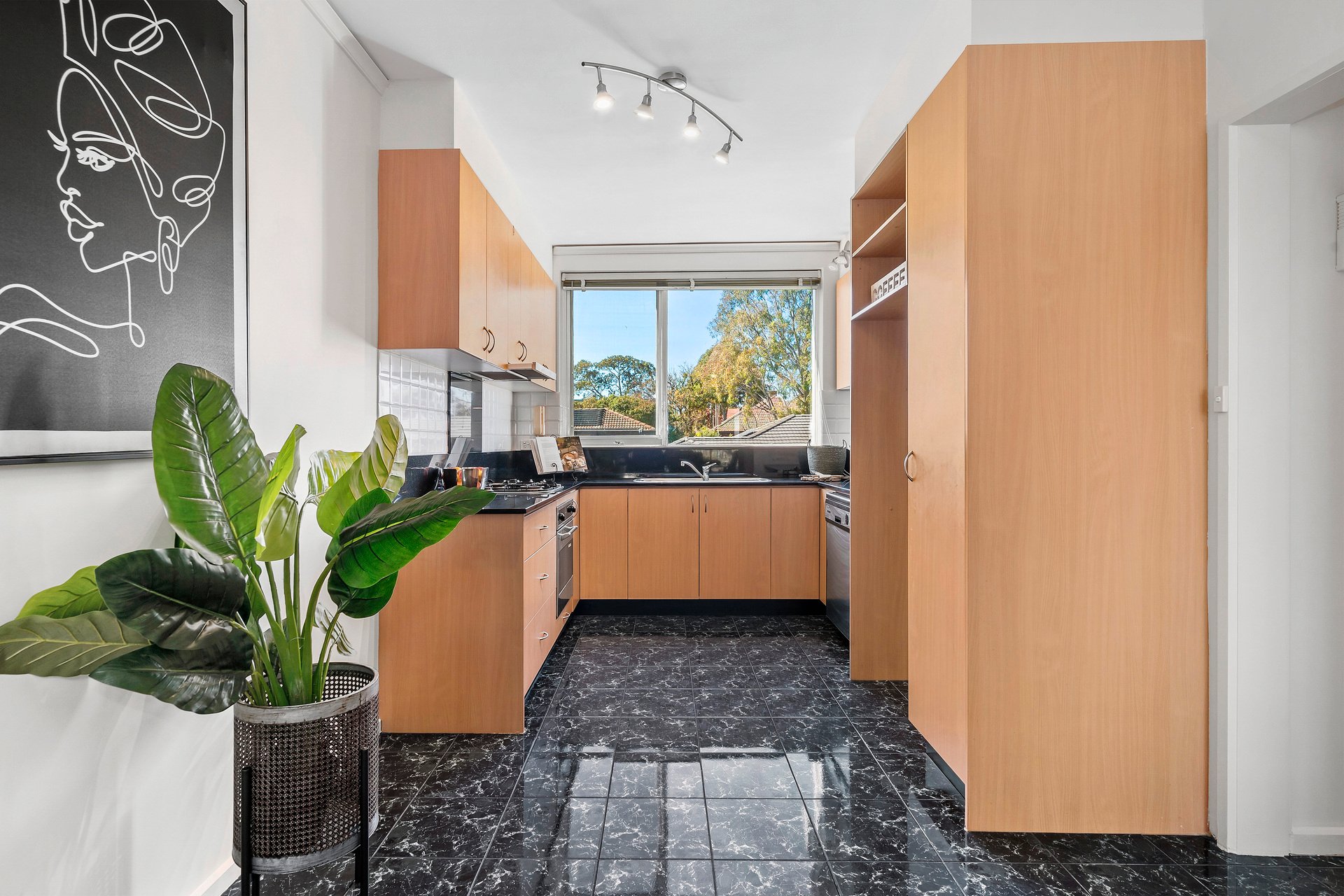 Property Gallery Thumbnail 6