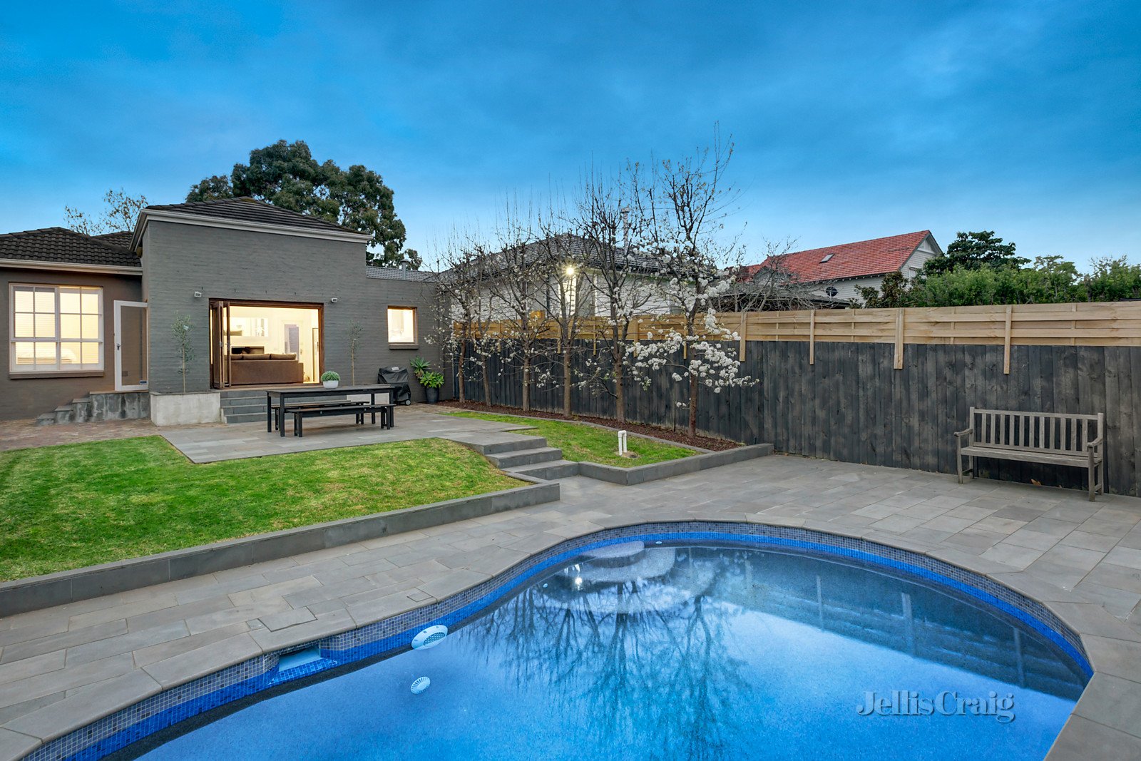 79 Middlesex Road, Surrey Hills image 7