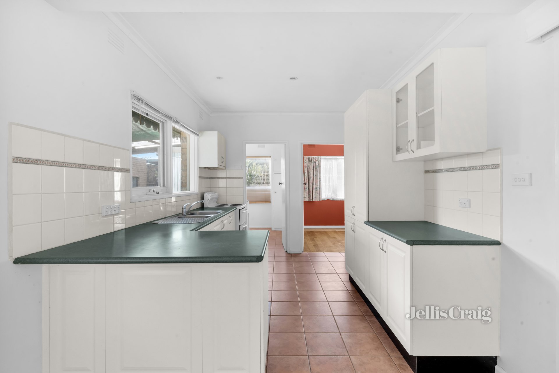 79 Stanley Avenue, Mount Waverley image 3
