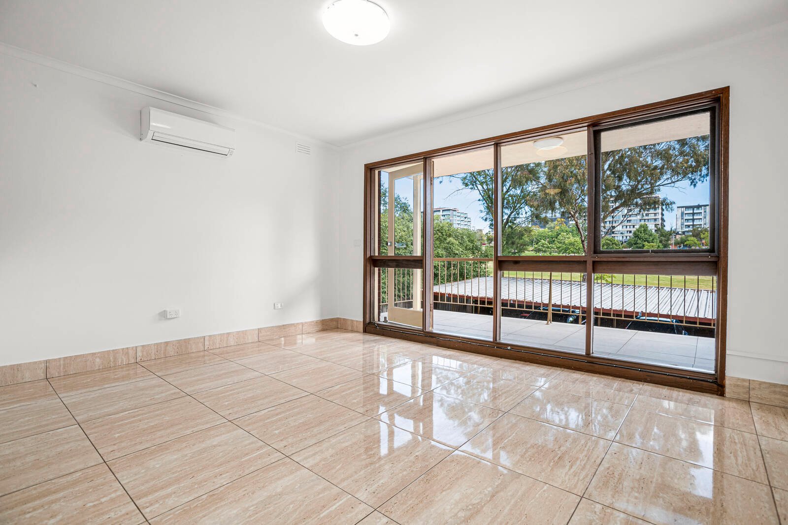 Property Gallery Thumbnail 4