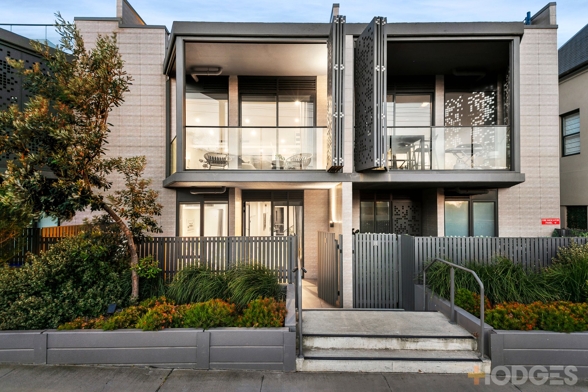 7 / 95 Beach Road Mentone