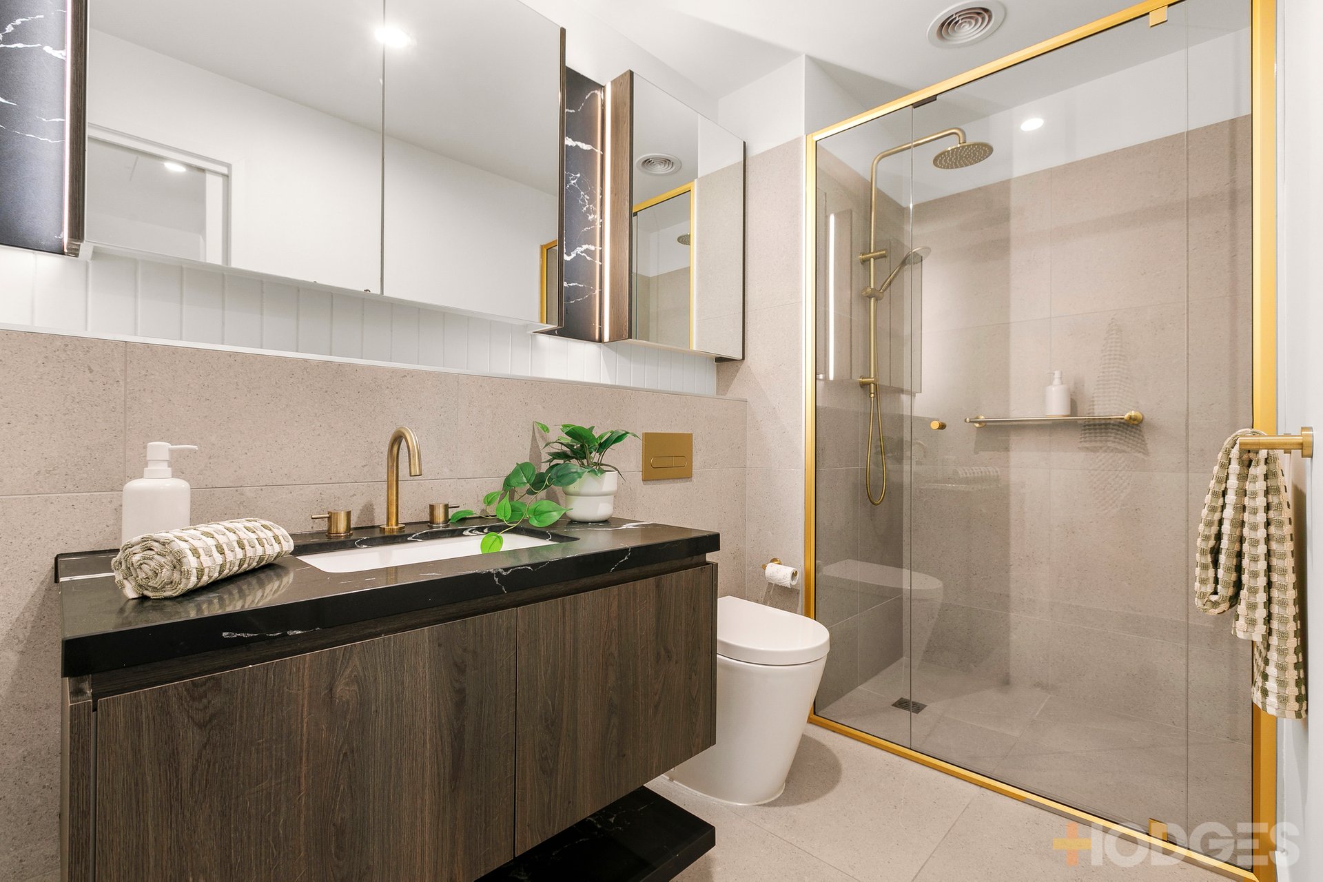 7 / 95 Beach Road Mentone