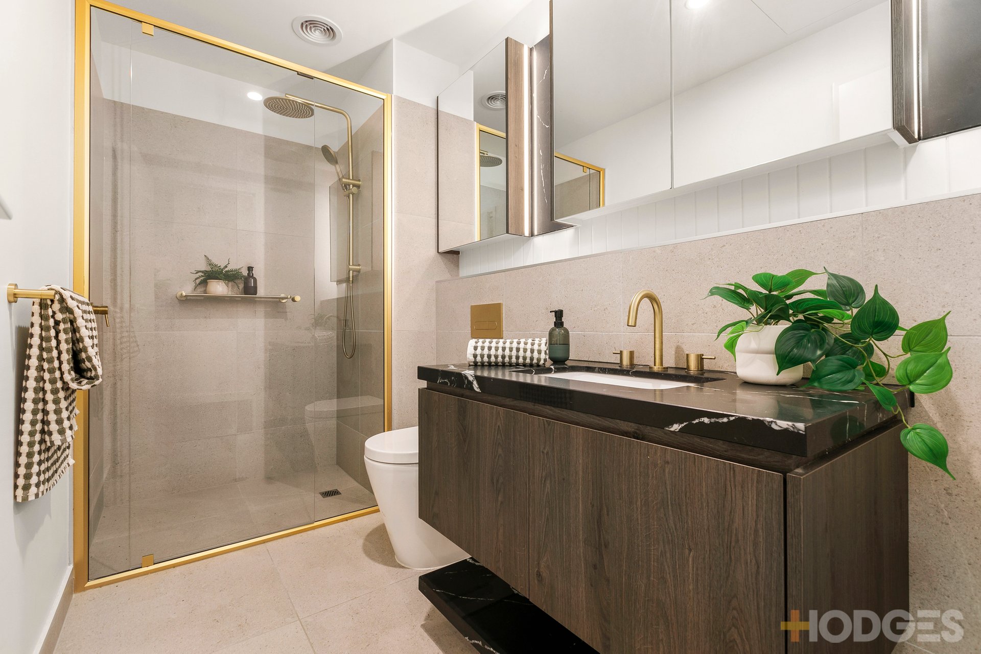 7 / 95 Beach Road Mentone