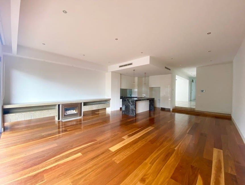 7A Churchill Court, Brighton East image 3