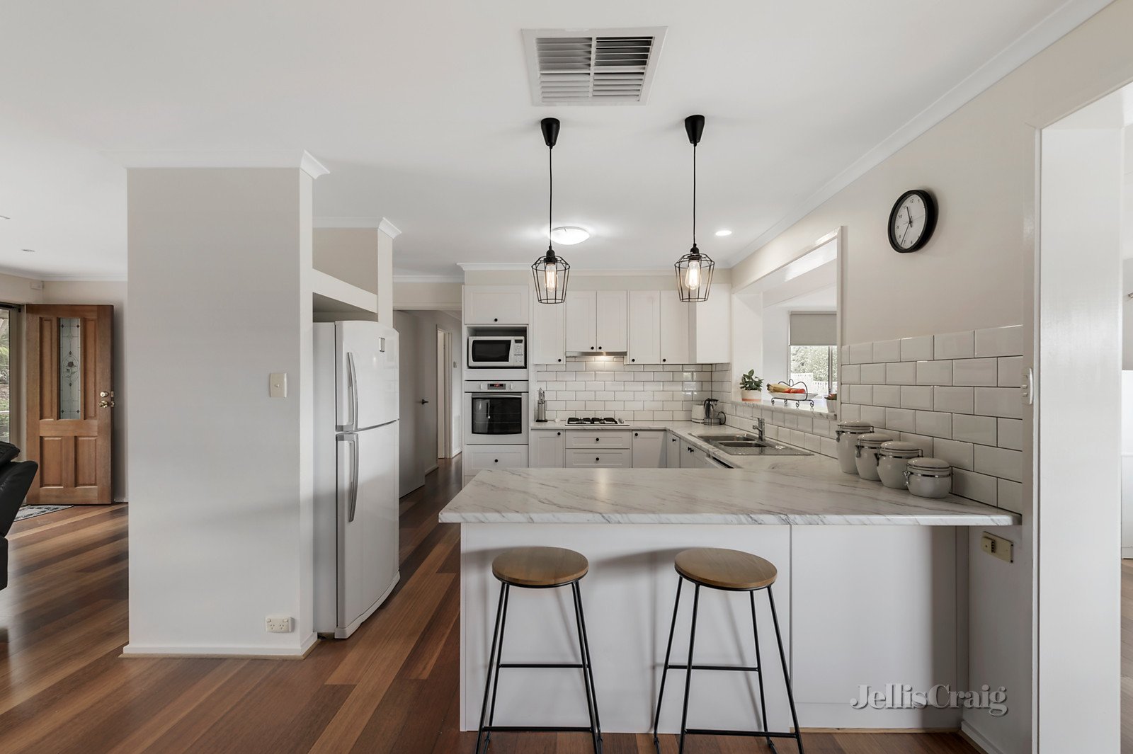 8 Acworth Court, Greensborough image 4