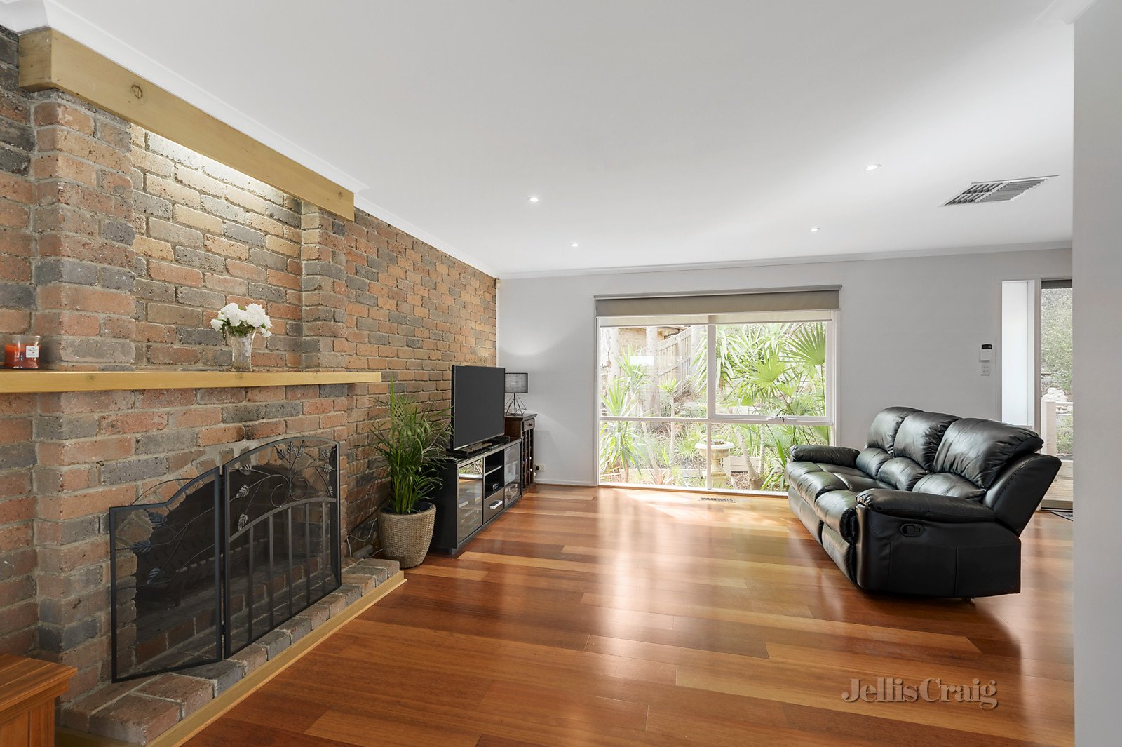 8 Acworth Court, Greensborough image 6