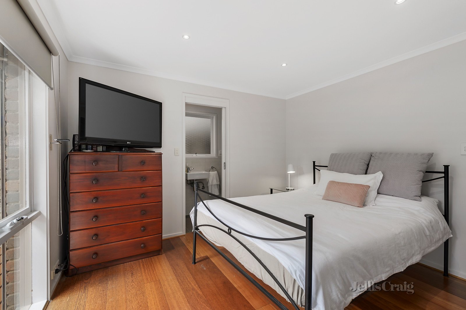 8 Acworth Court, Greensborough image 7
