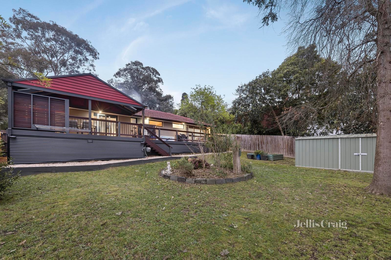 8 Adolphson Avenue, Ringwood North image 12