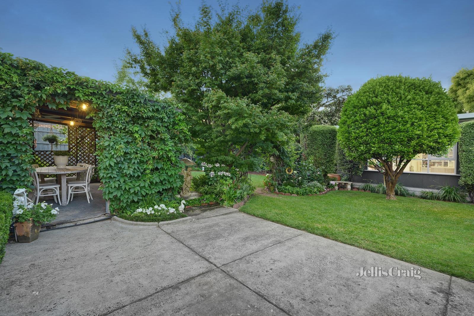 8 Albert Street, Mount Waverley image 9