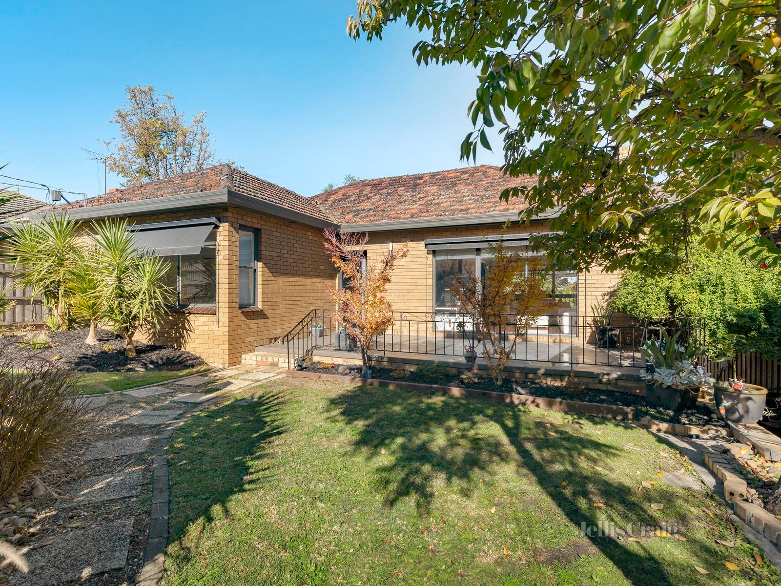 8 Allister Street, Mount Waverley
- Print Image 1