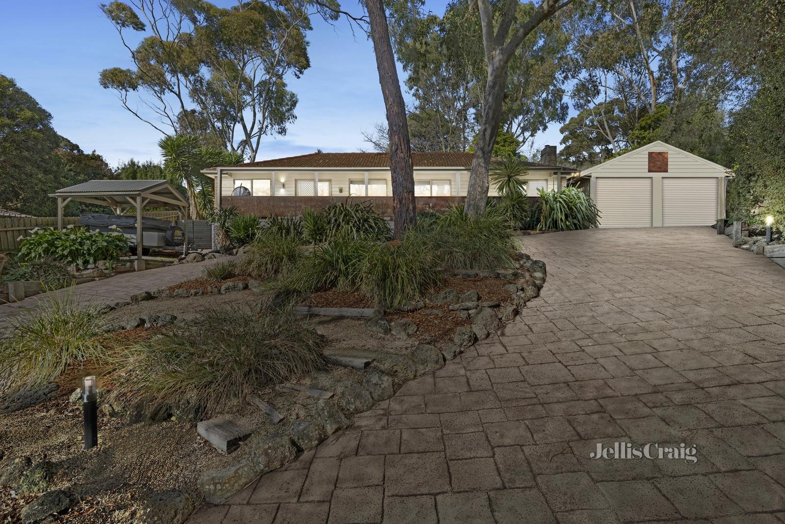 8 Altair Court, Lilydale image 1