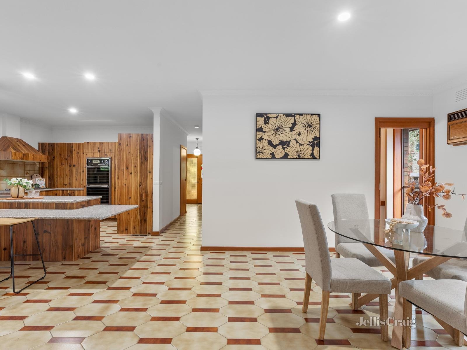 8 Amberwood Court, Templestowe image 4
