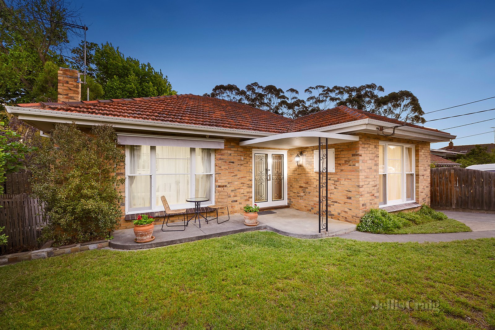 8 Amelia Avenue, Essendon image 1