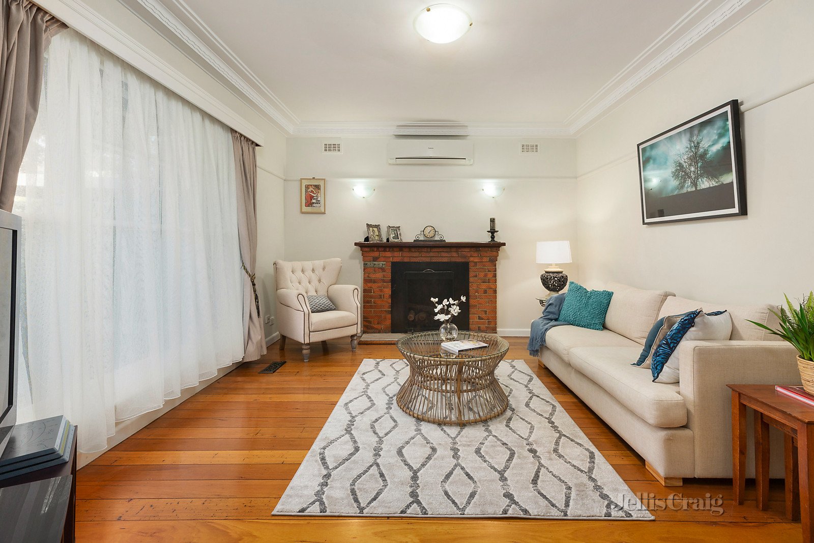 8 Amelia Avenue, Essendon image 2