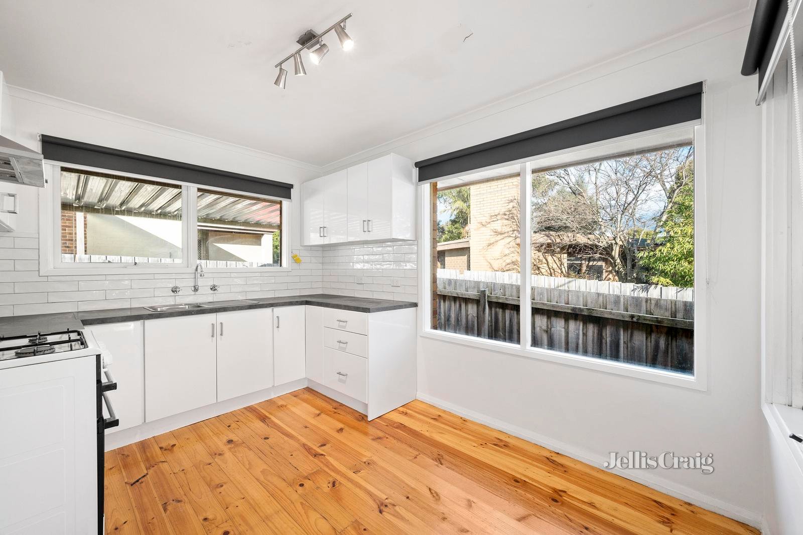 8 Apollo Court, Croydon South image 4
