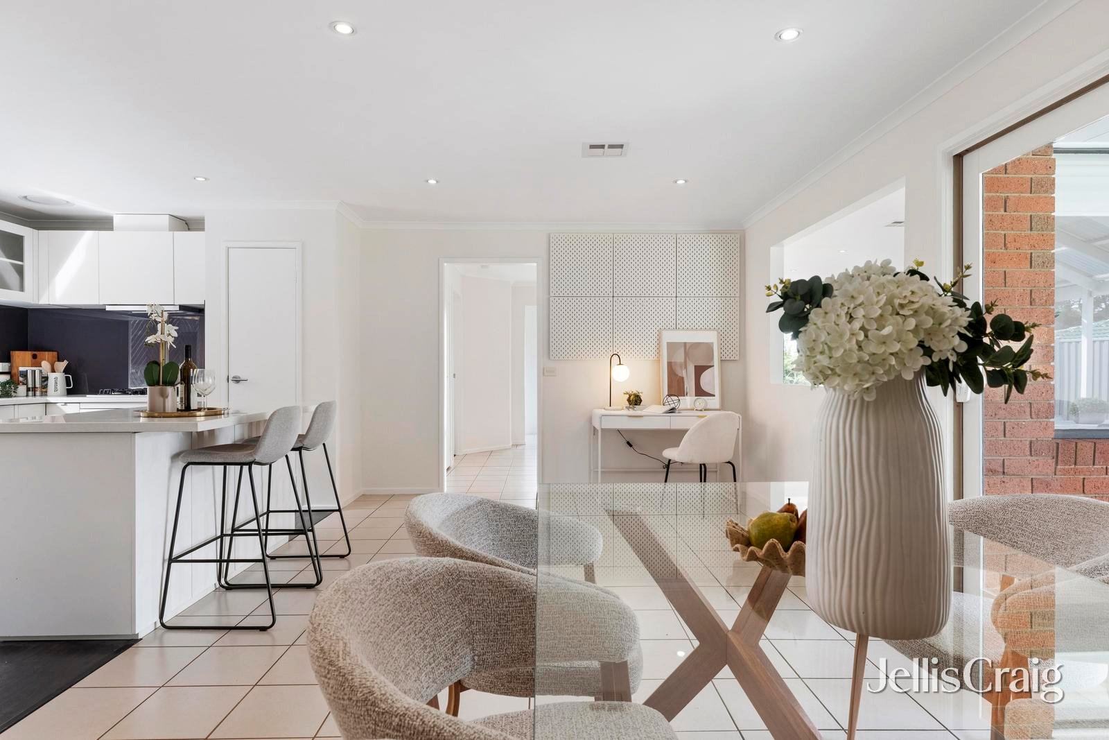 8 Arthur Phillip Drive, Endeavour&nbsp;Hills image 4