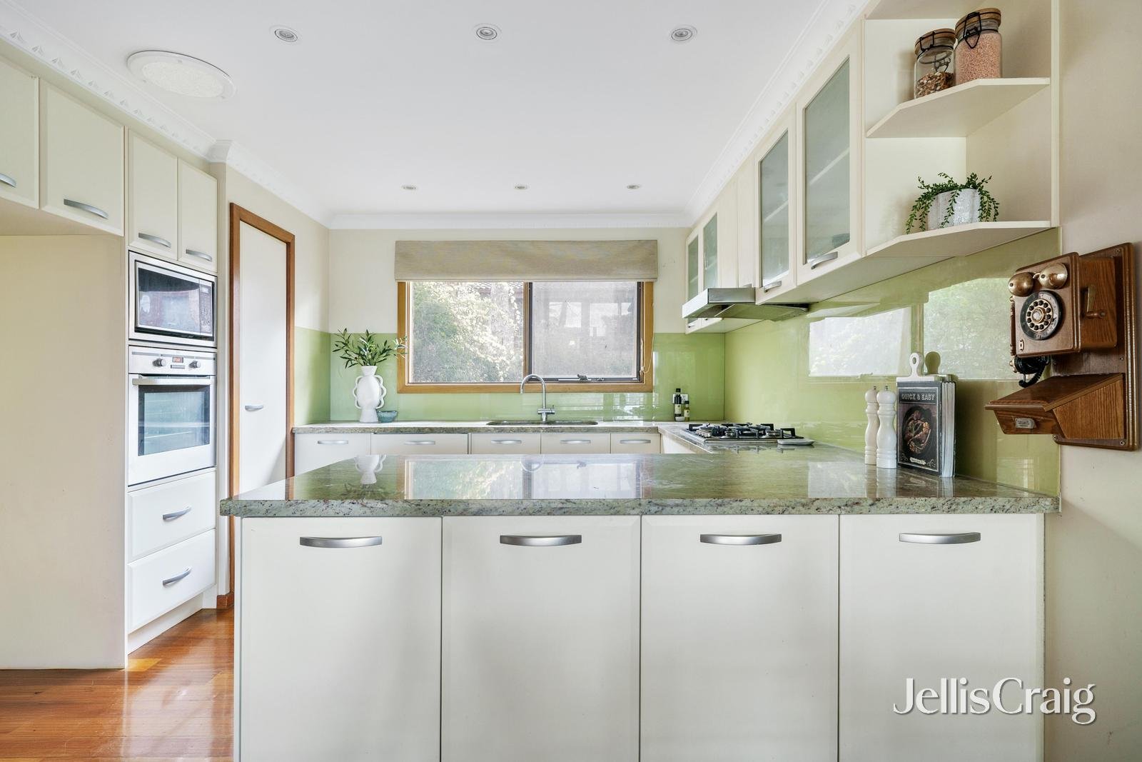 8 Ashdale Grove, Eltham image 4