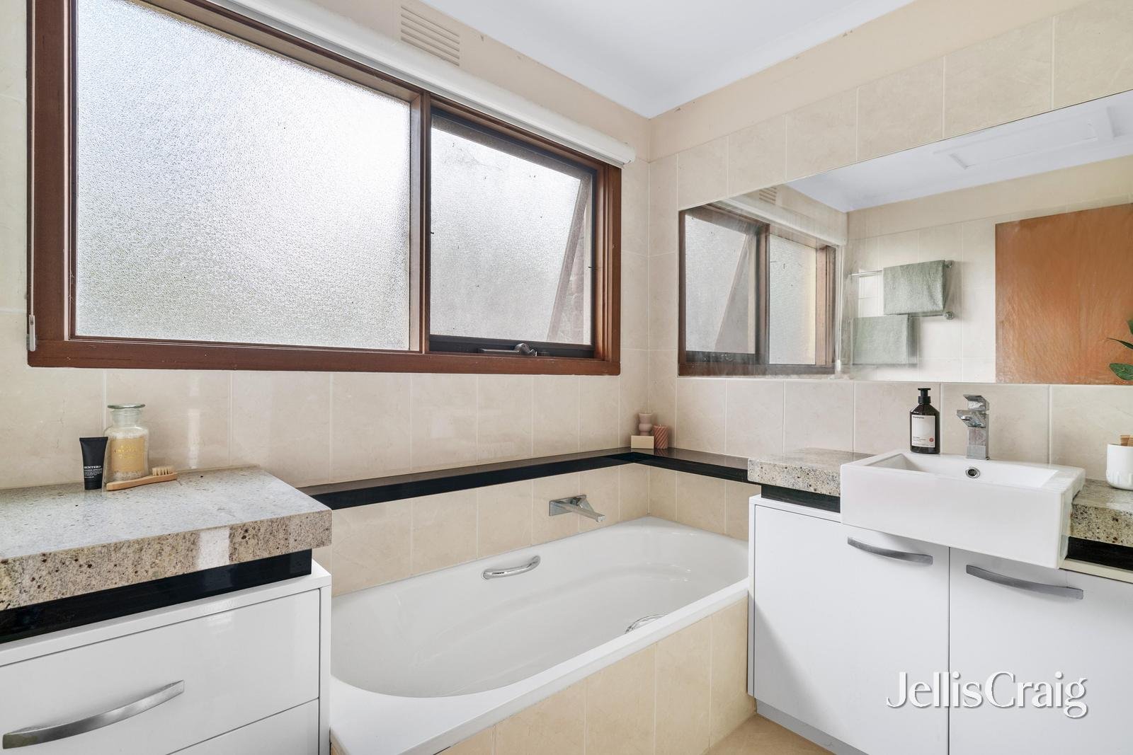 8 Ashdale Grove, Eltham image 11