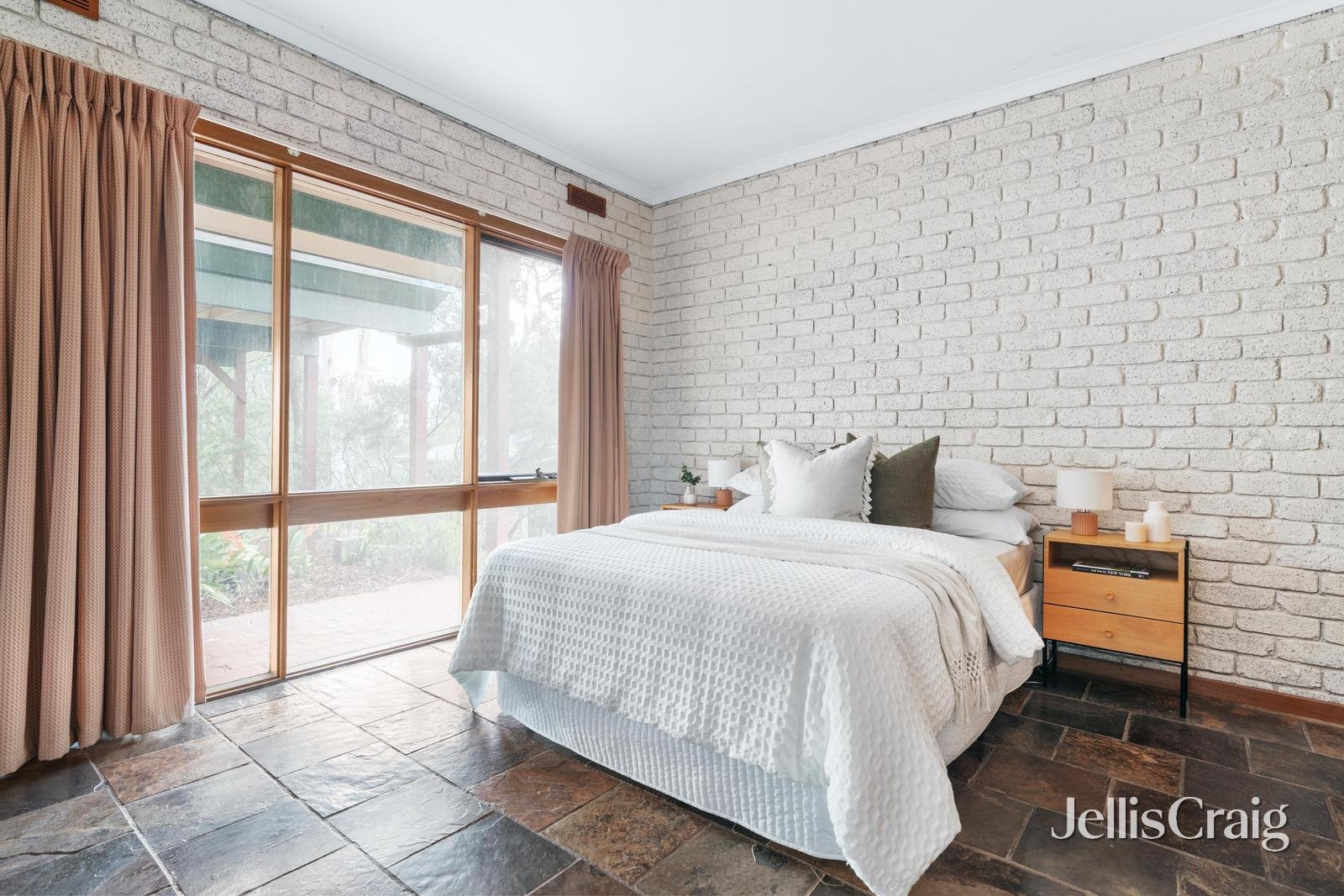 8 Ashdale Grove, Eltham image 12