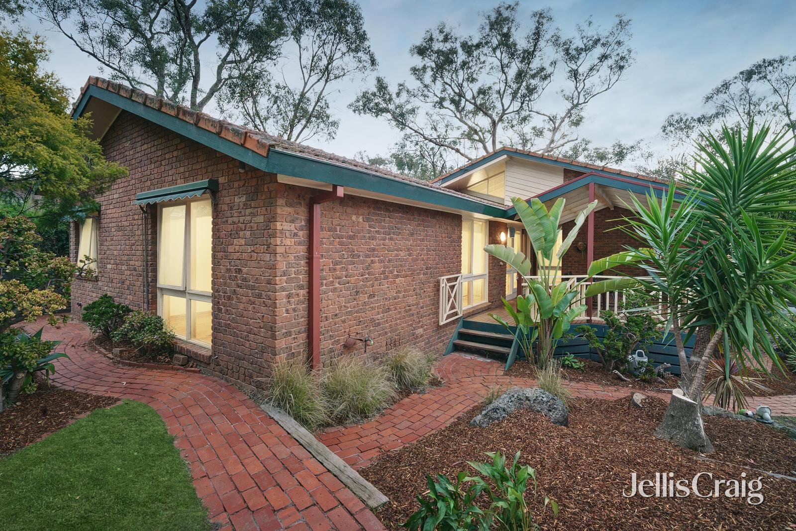 8 Ashdale Grove, Eltham image 14