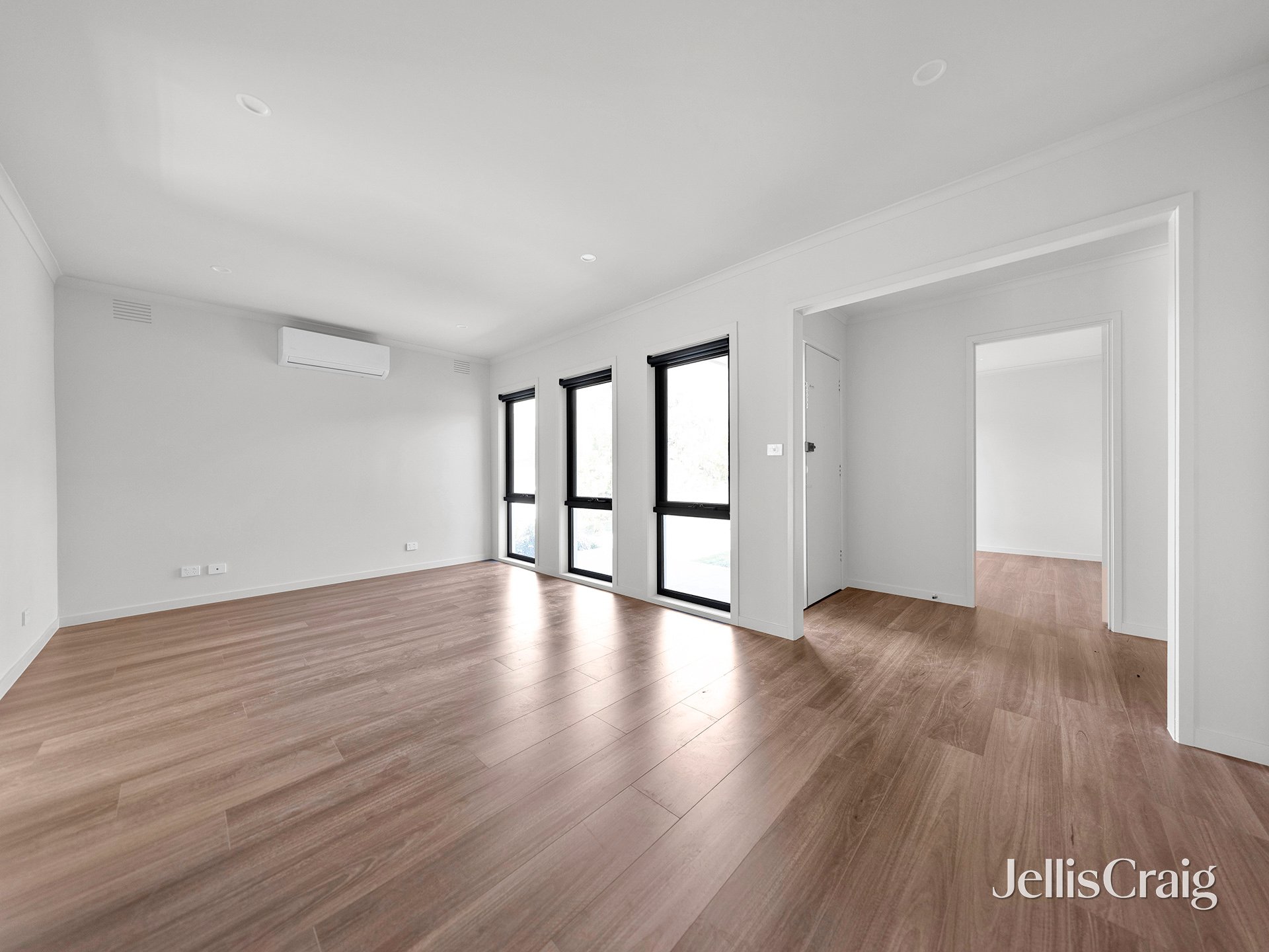 8 Ayr Court, Glen Waverley image 2