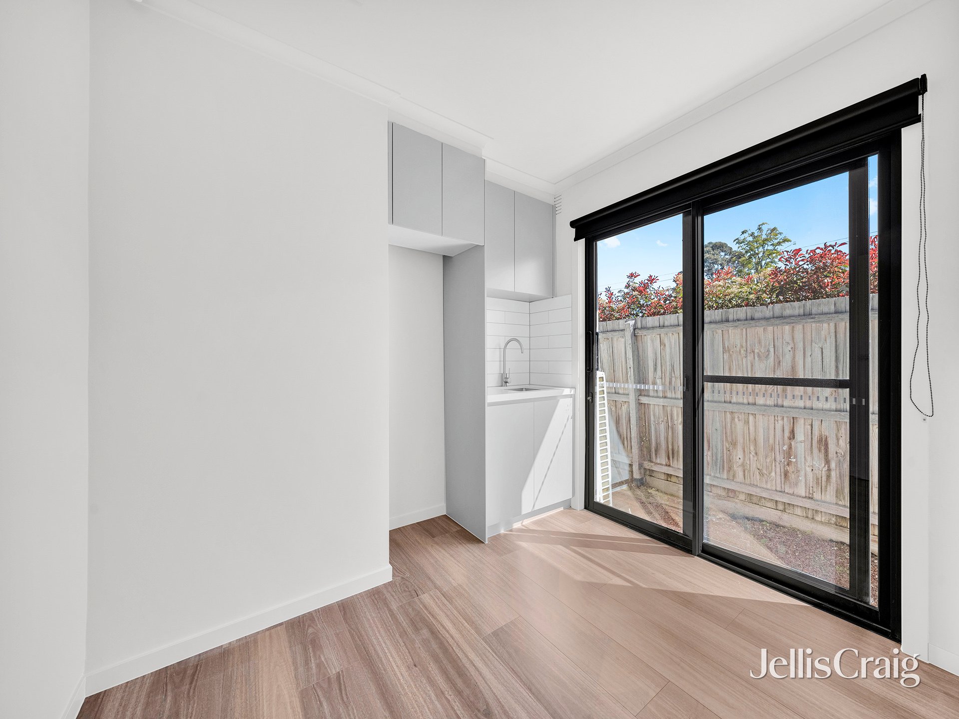 8 Ayr Court, Glen Waverley image 5