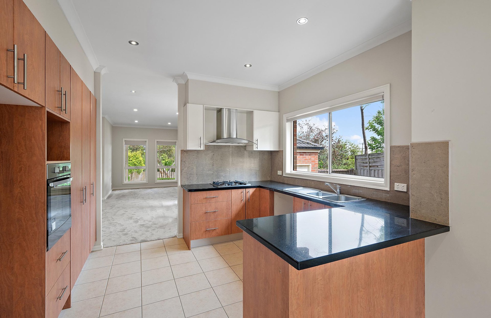 8 Balmoral Street, Kilsyth image 2