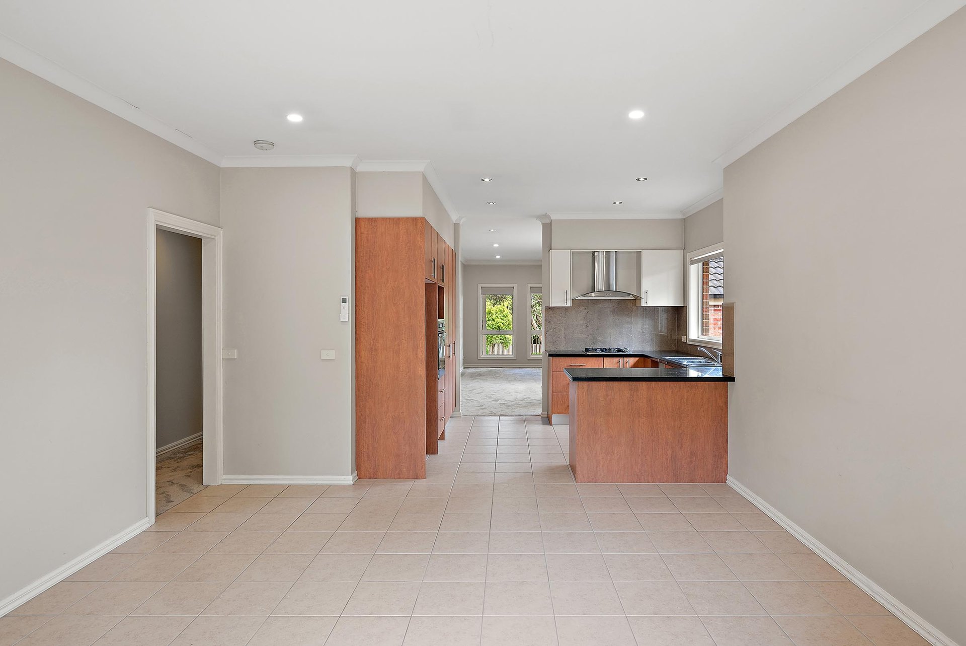 8 Balmoral Street, Kilsyth image 3