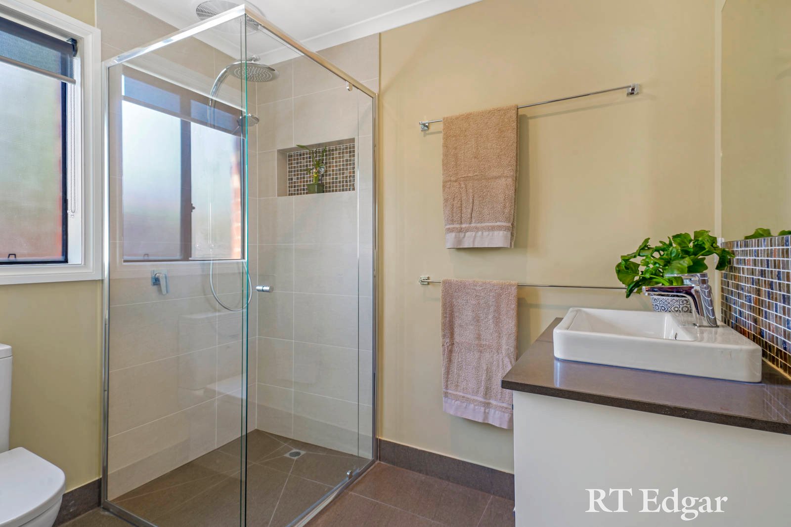 Property Gallery Thumbnail 9